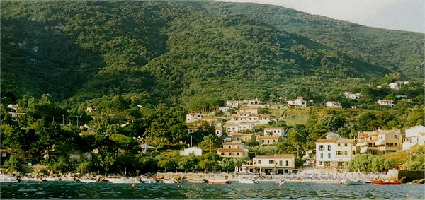 Sant'Andrea , vista dal mare
